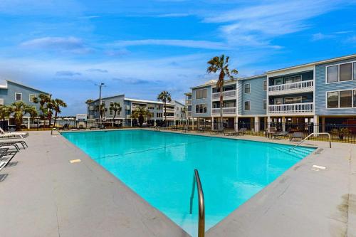 a swimming pool at a resort with condos at Sea Oats E106 in Gulf Shores
