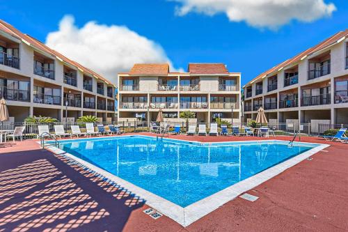 a swimming pool in front of a large apartment building at Gulfside Townhomes 23 in Gulf Shores