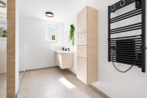 a bathroom with a sink and a mirror at Villa Patja in Béziers