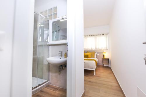 Domina Pentagon Suites - Rome Tiburtina Guesthouse