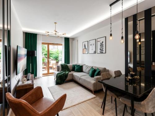 Golden Apartments Warsaw - Luxury 2-Bedroom, Mennica Residence&144