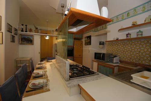 Virtuve vai virtuves zona naktsmītnē Casa Speranza