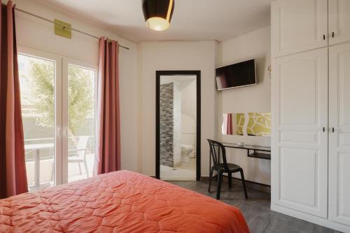 a bedroom with a bed and a desk and a mirror at Mariu Canal d' Amour in Melíssia