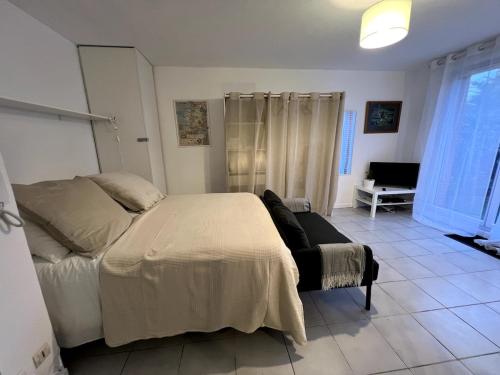 Studio avec Jardin Privé, Piscine, Tennis, Climatisation, calme