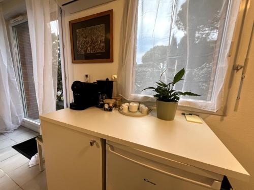 Studio avec Jardin Privé, Piscine, Tennis, Climatisation, calme