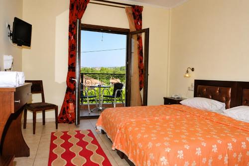 Llit o llits en una habitació de Hotel Gogos - Meteora Panorama Retreats, Kastraki