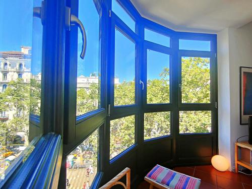 Gorgeous views over La Rambla. Very bright R.A.