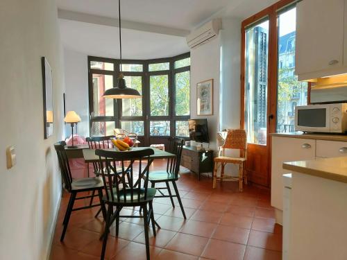 Bright 1-Bed Apartment on La Rambla Barcelona. RJ