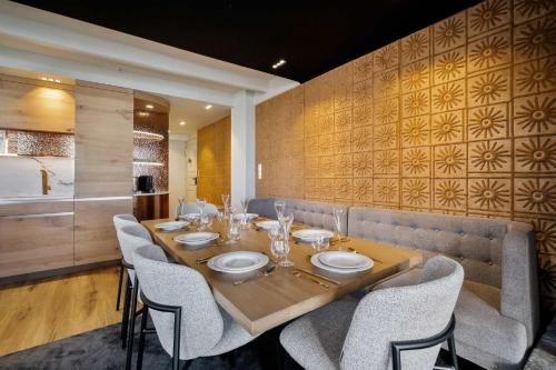 Luxurious Apartment with Ski-In and Out Access in Centre