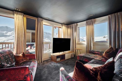 Luxurious Apartment with Ski-In and Out Access in Centre