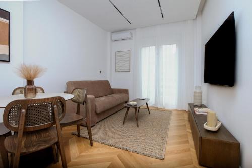 Stylish Apartment near Acropolis & Metro