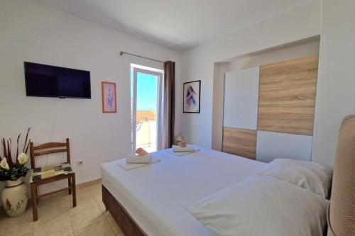 Apartments by the sea Novalja, Pag - 13033