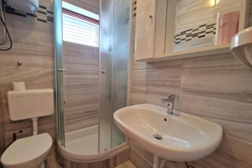 Apartments by the sea Novalja, Pag - 13033