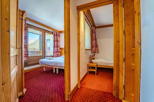 Ski-In Out with Wide Mountain Views