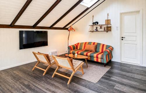 a living room with a couch and a table and chairs at Beautiful Home In Oksbøl With Wifi in Oksbøl