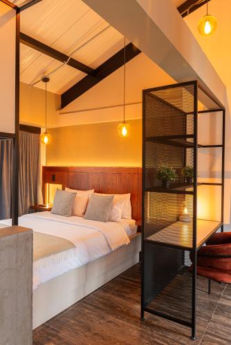 a bedroom with a bed and a glass shelf at 5Q HOUSE Zona G in Bogotá