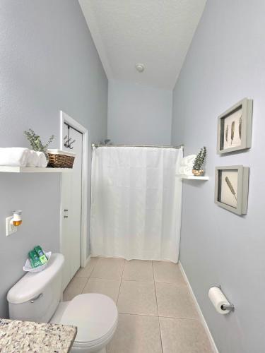 4BR King Beds 12 Guest Disney Game Rm Heated Pool photo 17