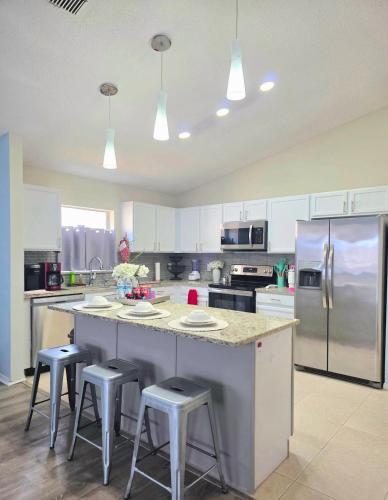 4BR King Beds 12 Guest Disney Game Rm Heated Pool photo 5