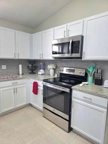 4BR King Beds 12 Guest Disney Game Rm Heated Pool photo 4