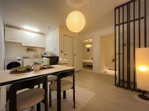 a kitchen and living room with a table and chairs at Seongsu#3beds#10min seongsu station#2min walk from yongdap station line2 #local food hot spot#DDP#KSPO in Seoul