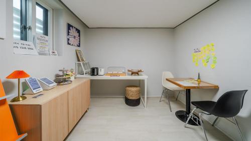 a office with a desk and a table and a chair at Yangyang J Ocean View in Yangyang