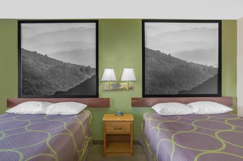 Krevet ili kreveti u jedinici u objektu Super 8 by Wyndham Christiansburg/Blacksburg Area