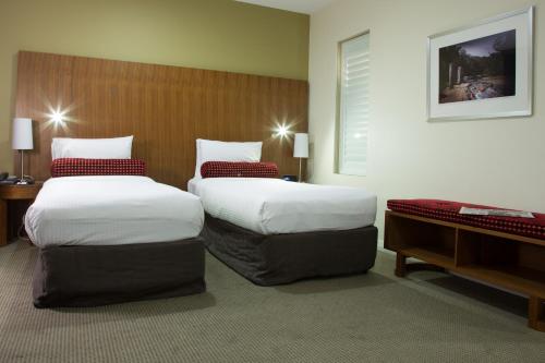 Postel nebo postele na pokoji v ubytování Mercure Sydney Liverpool