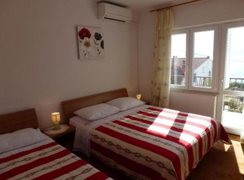 Seaview Family Apartment with Grand Terrace