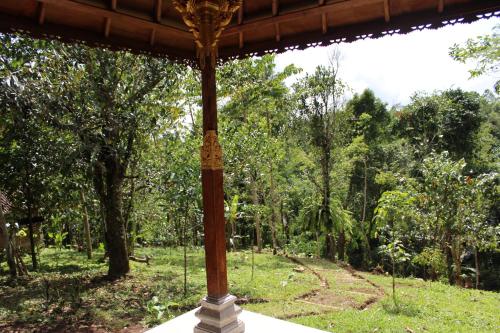 Сад в Tegal Jero Homestay