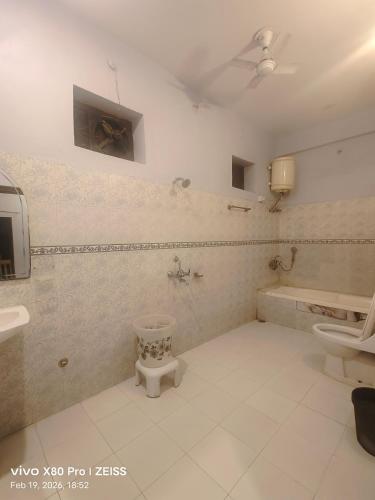 a bathroom with a toilet and a sink and a tub at Hill View in Pushkar