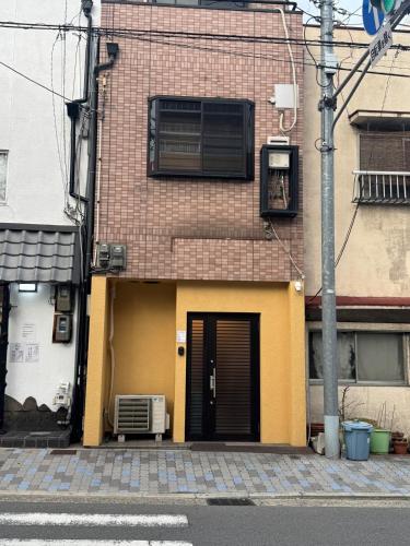 5 minutes walk from Eisuke Shinkimari Station, Osaka's best Showa-style neighborhood