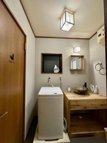 5 minutes walk from Eisuke Shinkimari Station, Osaka's best Showa-style neighborhood