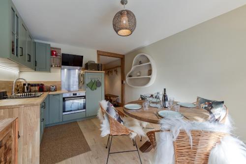 Le Refuge Des Lacs Mont-Blanc View Retreat - Happy Rentals
