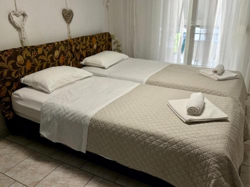 Cozy Home Full Kitchen Inverter AC Steps to Metro