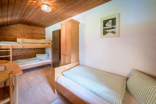Poschodová posteľ alebo postele v izbe v ubytovaní Floachhof