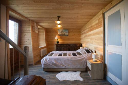 a bedroom with a bed in a wooden cabin at L'évasion authentique du Vercors in Saint-André-en-Royans
