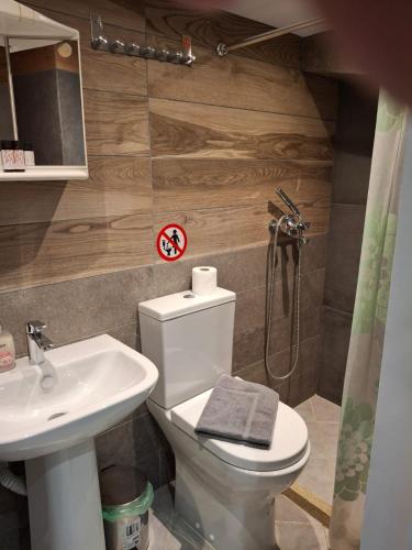 Νektarios - Modern Studio near Port & Center of Piraeus, 2min Bus,Self Check-in