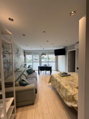 Second-line Beach Apartment - Tropical Oasis