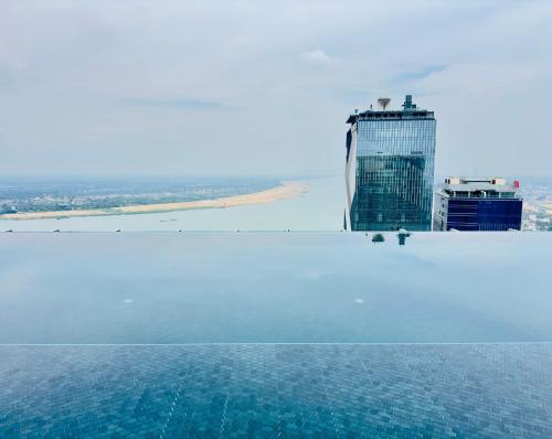 a view of the ocean from the top of a building at P Residence Phnom Penh in Phnom Penh