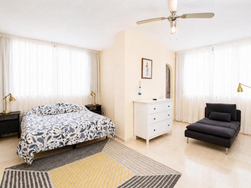 Cubo's Apartment Mayoral Front Line Marbella