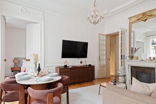 307-Suite Serbie - Superbe Appartement à Paris