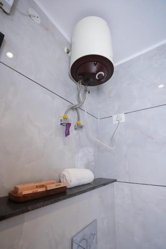 a light on the wall of a bathroom with a towel at Annekaa Heights in Vrindāvan
