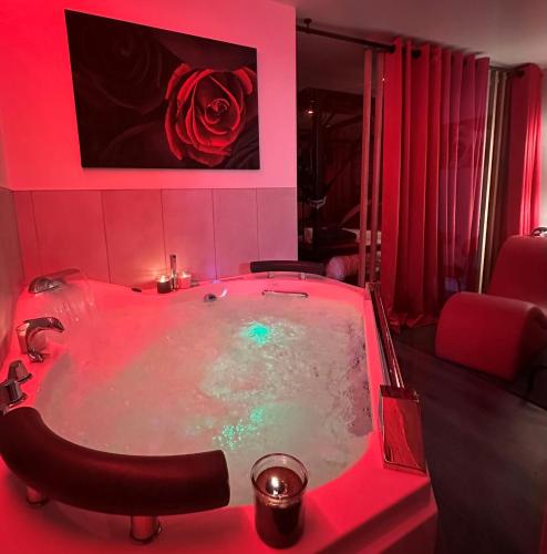 Nuit Défendue - Jacuzzi, sauna & expérience intime avec pièce secrète