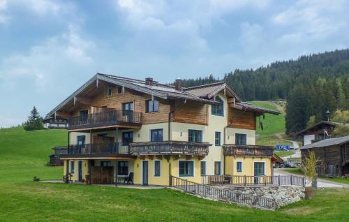 3 Bedroom Awesome Apartment In Hollersbach