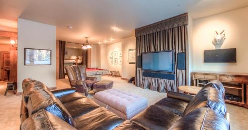 Big Sky Mountain VillageにあるCowboy Heaven Luxury Suites - Unit 2Bのギャラリーの写真