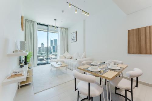 PVH - Vibrant 1BR in Binghatti Amber