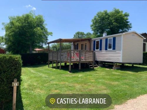 Gallery image of Camping 3 étoiles - Piscine - eehgef in Casties-Labrande