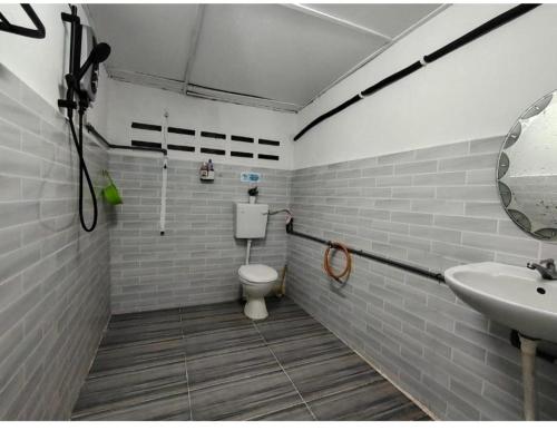 a bathroom with a toilet and a sink at Homestay Bakti in Bandar  Pusat Jengka