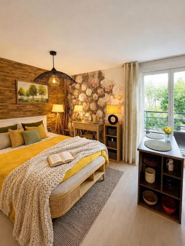 a bedroom with a large bed and a window at Petit cocon cosy proche place Stanislas-Parking & cave vélos in Nancy