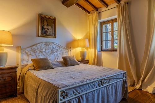 a bedroom with a large bed and a window at Villa privata in Maremma Tuscany fontanile & wifi in Montorgiali